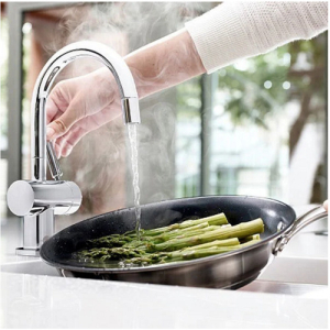 ⁦InSinkErator HC3300 Boiling Water Tap Curved Chrome⁩ – תמונה ⁦1⁩