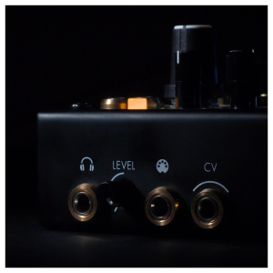 Instruo Seashell Hybrid Desktop Synthesizer