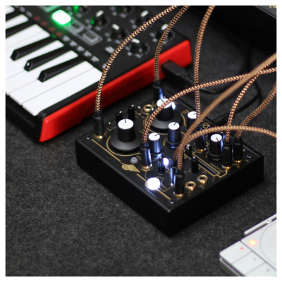 Instruo Seashell Hybrid Desktop Synthesizer