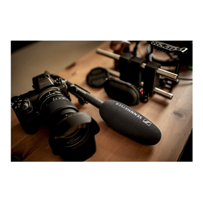 Sennheiser MKE 600 Shotgun Camera Microphone | Phantom & Battery Power | Switchable Filter for Wind Noise Minimisation | Black (505453)